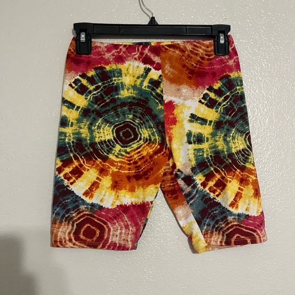 2 Piece Crop Top and Short Set Multicolor Tie Dye Size Medium - Picture 4 of 6